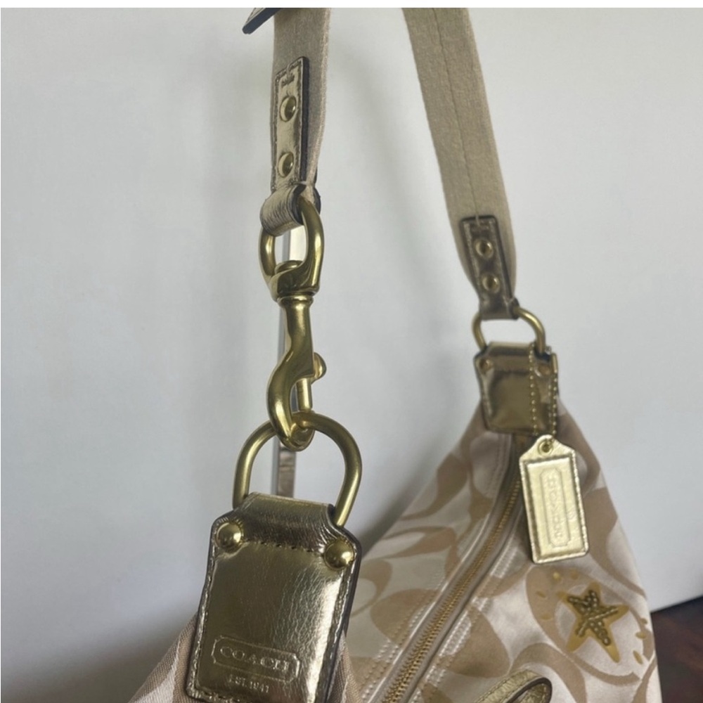 Coach Cream Shoulder Bag with Gold Hardware - Picture 3 of 4